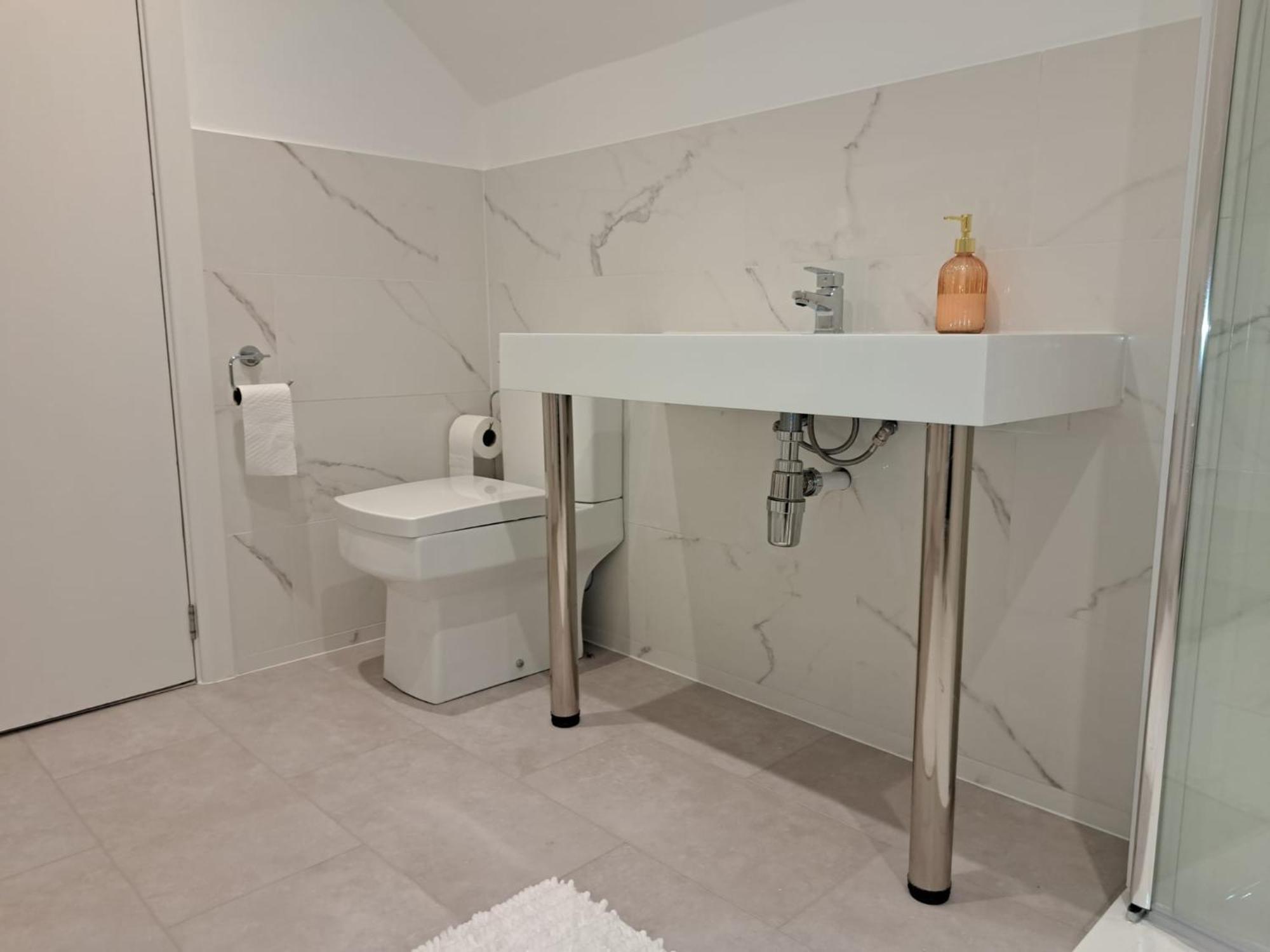 Beautiful 5 Bedroom Bungalow, Sleeps 7, In Calne Exterior foto